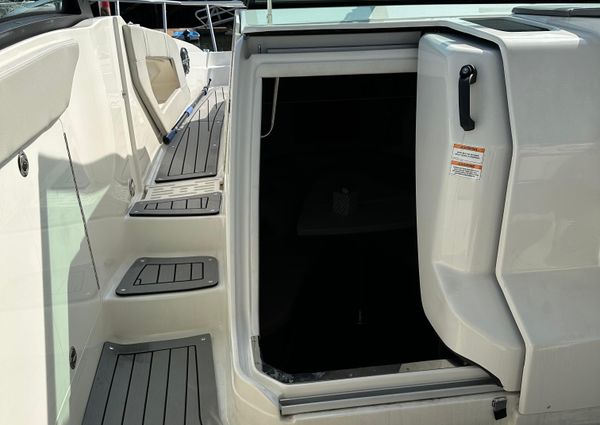 Sea Ray Sundancer 320 image