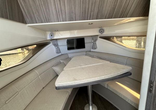 Sea Ray Sundancer 320 image