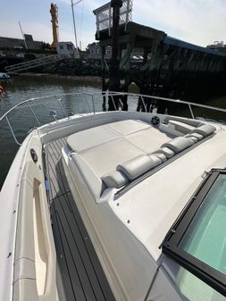 Sea Ray Sundancer 320 image