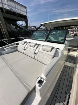 Sea Ray Sundancer 320 image