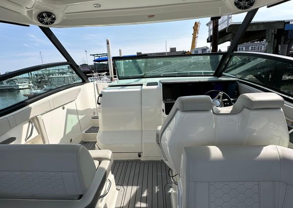 Sea Ray Sundancer 320 image