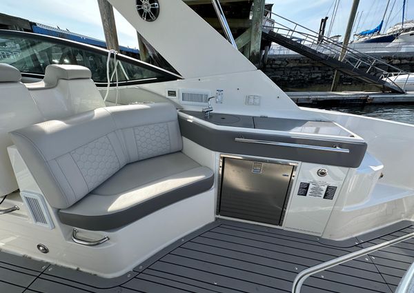 Sea Ray Sundancer 320 image