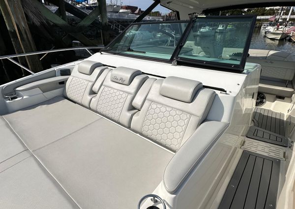 Sea Ray Sundancer 320 image