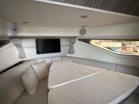 Sea Ray Sundancer 320 image