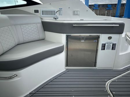 Sea Ray Sundancer 320 image