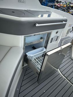 Sea Ray Sundancer 320 image