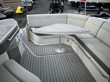 Sea Ray Sundancer 320 image