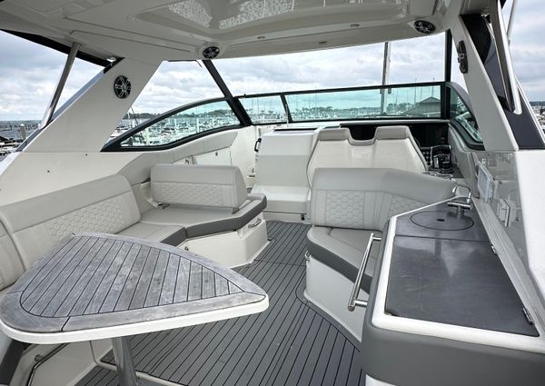 Sea Ray Sundancer 320 image