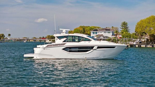 Cruisers Yachts 42 Cantius