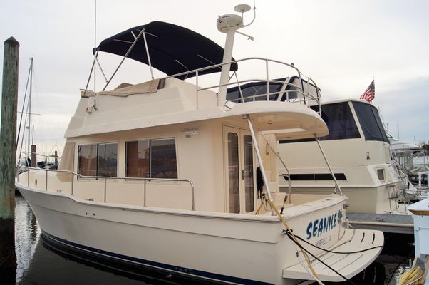 Mainship 34 Trawler - main image