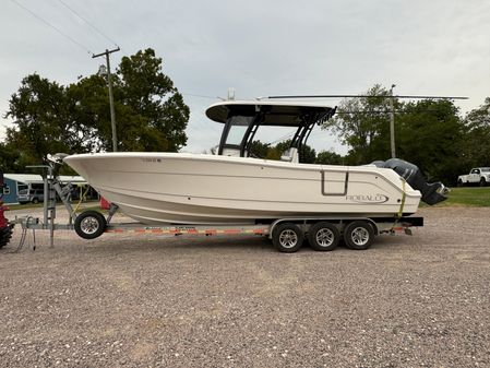 Robalo R302-CENTER-CONSOLE image