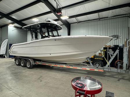 Robalo R302 Center Console image