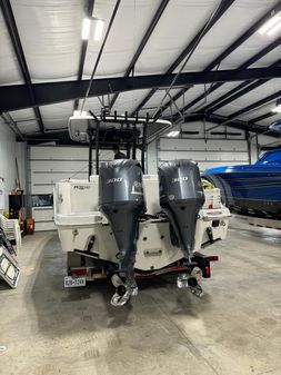 Robalo R302 Center Console image