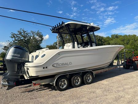 Robalo R302-CENTER-CONSOLE image