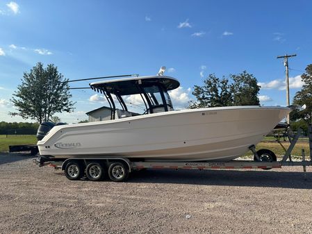 Robalo R302-CENTER-CONSOLE image