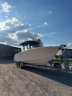 Robalo R302 Center Console image