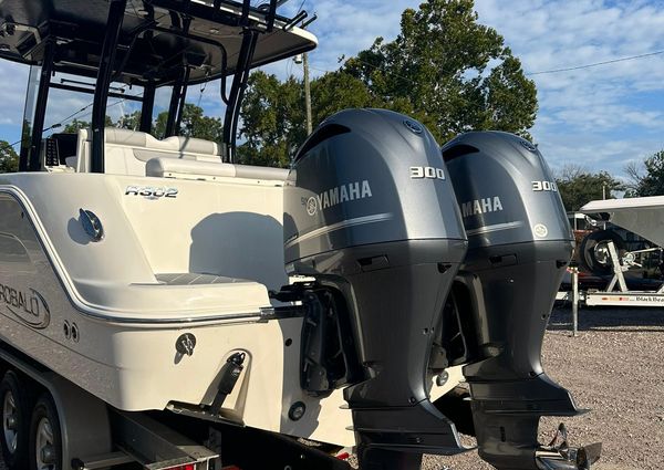 Robalo R302 Center Console image