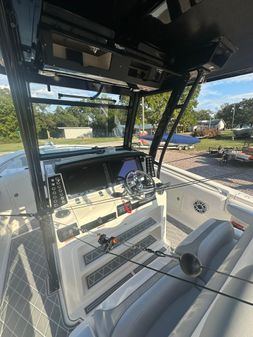 Robalo R302-CENTER-CONSOLE image