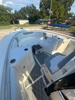 Robalo R302-CENTER-CONSOLE image