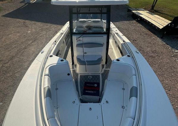 Robalo R302-CENTER-CONSOLE image