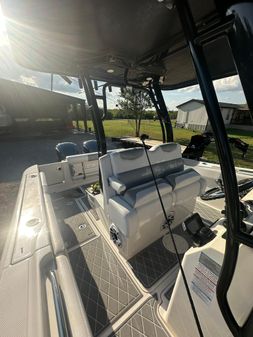 Robalo R302 Center Console image