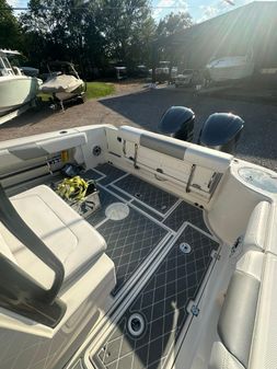 Robalo R302-CENTER-CONSOLE image