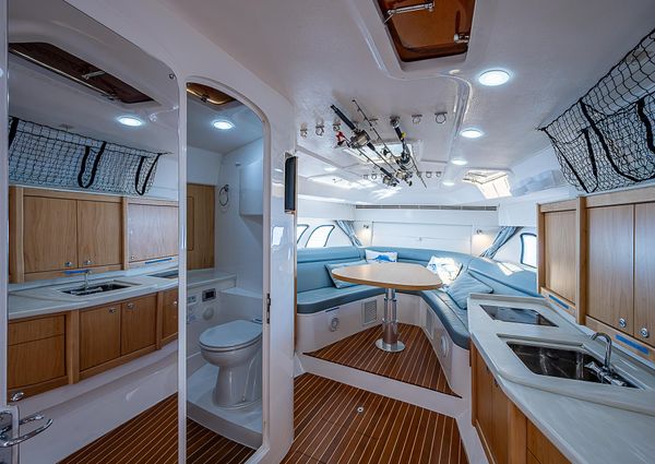 Intrepid 475 Sport Yacht image