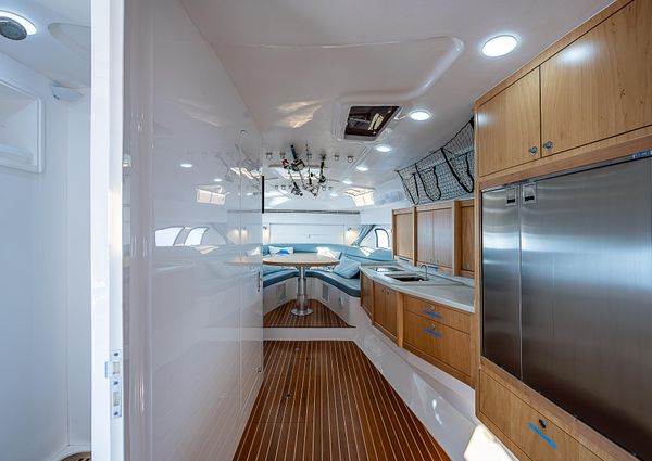 Intrepid 475 Sport Yacht image