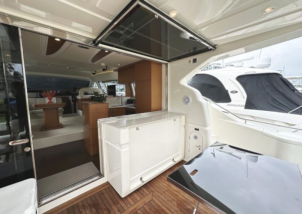 Ferretti Yachts 530 image