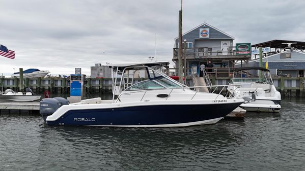 Robalo R265 Walkaround image