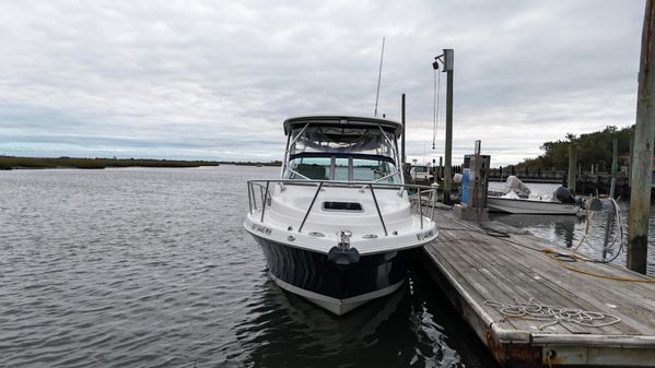 Robalo R265 Walkaround image