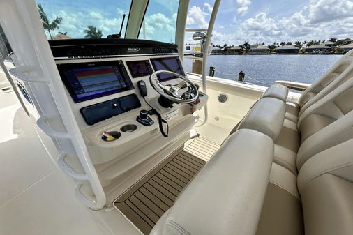 Boston Whaler 350 Outrage image