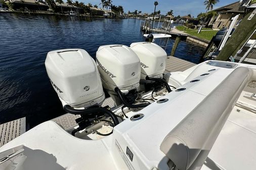 Boston Whaler 350 Outrage image