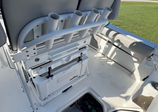 Sea-pro 219-CENTER-CONSOLE image