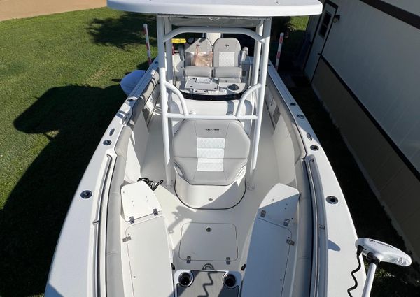 Sea-pro 219-CENTER-CONSOLE image