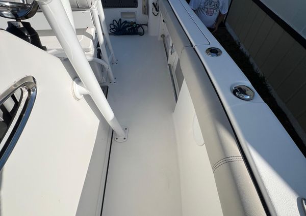 Sea-pro 219-CENTER-CONSOLE image