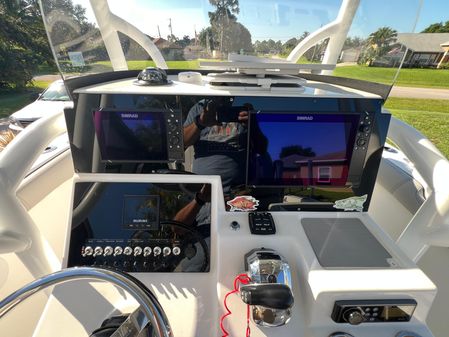 Sea-pro 219-CENTER-CONSOLE image