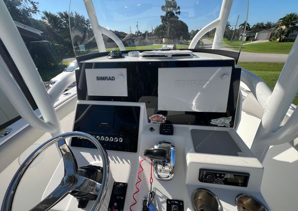 Sea-pro 219-CENTER-CONSOLE image