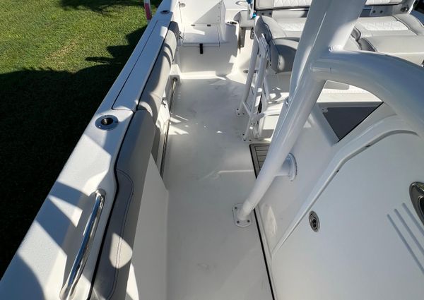 Sea-pro 219-CENTER-CONSOLE image