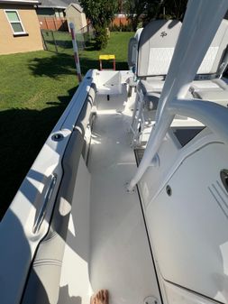 Sea-pro 219-CENTER-CONSOLE image