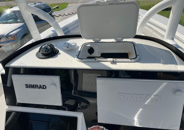 Sea-pro 219-CENTER-CONSOLE image