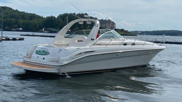 Sea Ray 410 Express Cruiser