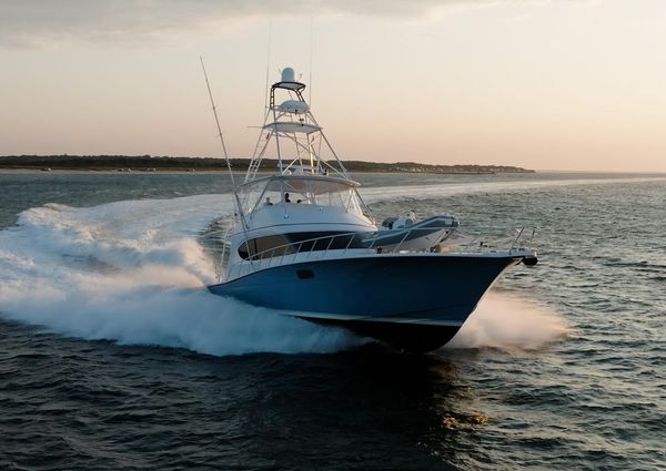 Hatteras 70 Convertible image