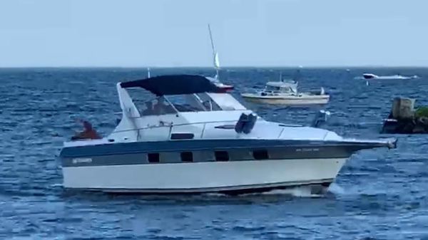 Cruisers Yachts 3370 Esprit 