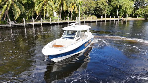 Boston Whaler 350 Realm image