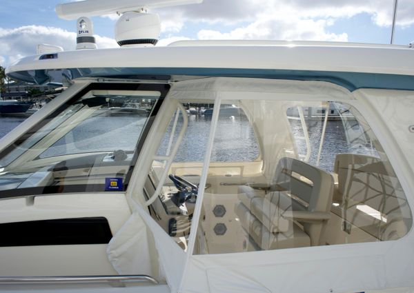 Boston Whaler 350 Realm image