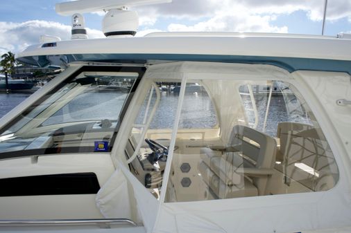 Boston Whaler 350 Realm image