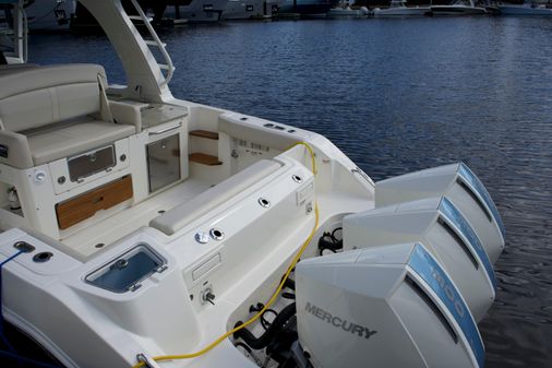 Boston Whaler 350 Realm image