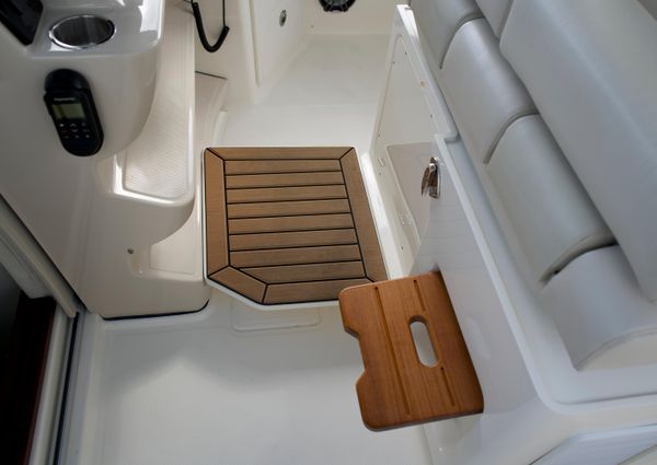 Boston Whaler 350 Realm image