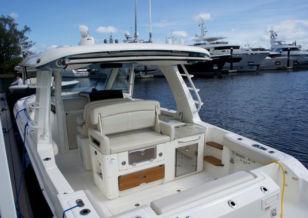 Boston Whaler 350 Realm image